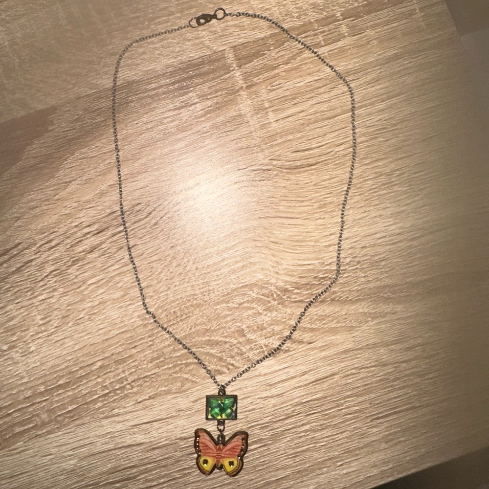 Vintage Looking Bohemian Butterfly Necklace 🦋 - Picture 3 of 3